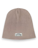 PanPan 35 Zestaw czapka beanie i komin dla chłopca - bawełna, prążek, wiosna charakteryzuje się beżową prążkowaną dzianiną, naszywką TALENT IS POWER i nadrukiem łapy niedźwiedzia - idealna dla młodych trendsetterów poszukujących wygody i stylu.