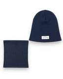 PanPan 35 Zestaw czapka beanie i komin dla chłopca - bawełna, prążek, wiosna zawiera granatową prążkowaną czapkę z metką "TALENT IS POWER" i pasujący ocieplacz na szyję, oba wyświetlane na białym tle.