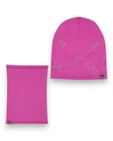 PanPan 35 wiosenny komplet dla dziewczynek zawiera jasnoróżową czapkę z perełkami z małymi kokardkami z dżetów oraz gładki ocieplacz na szyję, oba z czarno-czerwoną metką z logo.