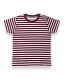 Bawełniany T-shirt w paski dla chłopca PanPan 35 to klasyczny letni model z krótkim rękawem. Bordowe i białe poziome paski oraz jednolity kołnierz tworzą modny look na co dzień.